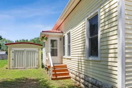 Cozy and charming. Your home away from home in the heart of Viroqua.