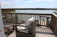 Fishing Cottage on Icw Facing Sargentbeach with Dock Night Fishing Lights 2Rooms