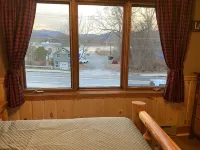 Lake view , Cozy One Bedroom! Walk to Beach and Town!