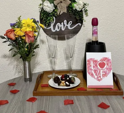 Historic Second Floor 3 Bedroom Apartment Kemp Estate