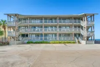 Cozy beachfront condo on the first floor.