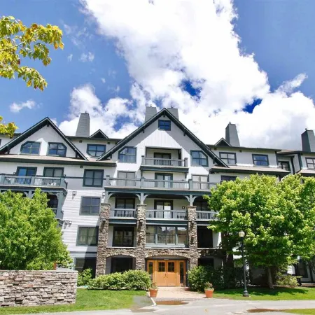 Luxury Condo*Hot Tub*Pool*Fireplace*Walk to Lifts*Near Golf Course & Fitness Ctr