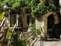 Mas Dagan, vacation apartments in Saint Remy to dream away on a romantic estate Hotels in Noves