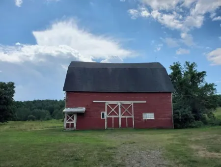 Country Living Close to the Capital Region 100 Acres of Nature to Explore