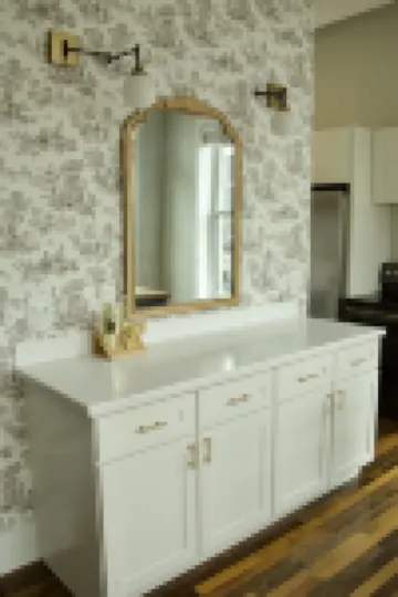 Stylish Condo Overlooking Broadway