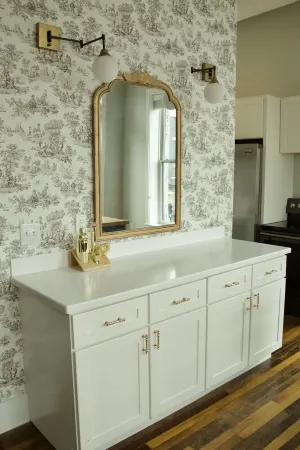 Stylish Condo Overlooking Broadway