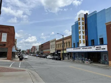 Elk Spur Outpost – Wine, Hike, Walk to Fun!