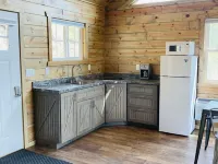 8 miles to Mount Rushmore - Sleeps 2 - King Bed Hotels in Mount Rushmore UT