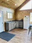 8 miles to Mount Rushmore - Sleeps 2 - King Bed