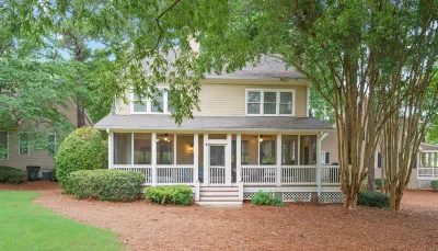 Beautiful Golf Cottage in Gated/Resort Community Close to