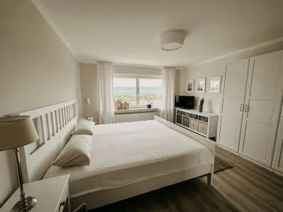 Romantic & stylish vacation apartment with two terraces and fantastic views Forum Jacob Pins Kunstverein eV附近的飯店