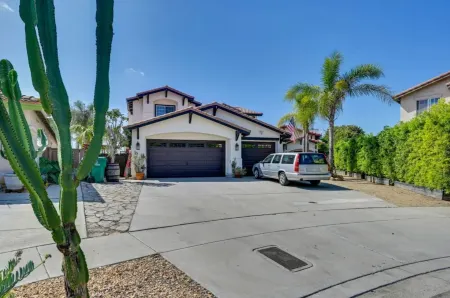 Cozy and quiet 6-bedroom retreat close to outlet mall shopping and more! Отели рядом с достопримечательностью «Лас Америка Премиум Аутлетс»