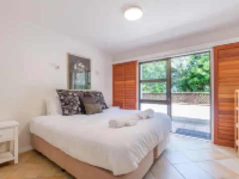 Onetangi Beach Apartments Hotels near Waiheke Island Explorer Bus