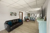 Walking distance to Burnside marina! Views of beautiful Lake Cumberland! Hotels in Burnside