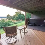 200' of private waterfront, hot tub & kayaks