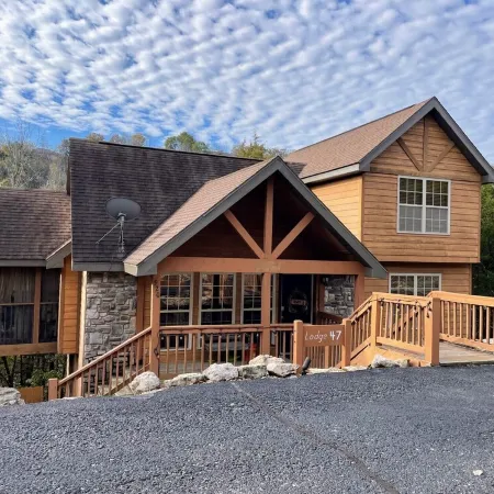 Best Rustic Cabin Retreat in StoneBridge!  Experienced host, BBQ area, SDC, A++