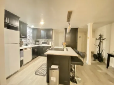 WELCOME TO HUEY DUCK HOUSE-A!  3BR & 2BA SLEEP-8 スプリングフィールドのホテル