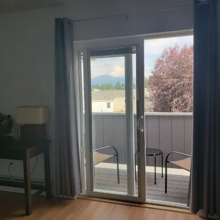 Comfy & Cozy Stay w/ Mountain View Centrally Located 5 to 7 mins from everything
