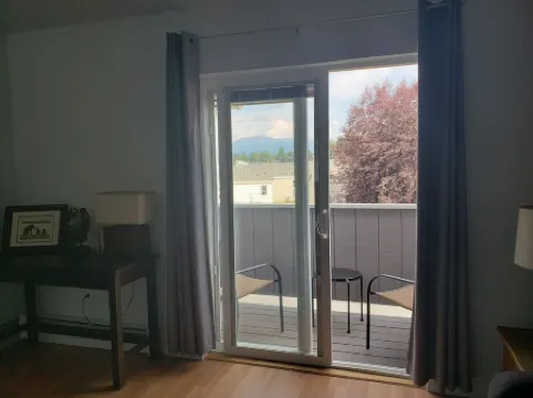 Comfy & Cozy Stay w/ Mountain View Centrally Located 5 to 7 mins from everything