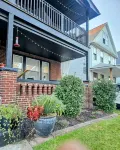 Lovely Flat Near Cleve Clinic/Cwru/UH - Larchmere w/Porch! - 2-Star