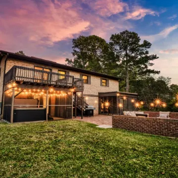 Tranquil Retreat w/ Hot Tub, Large Patio, 2 living rooms