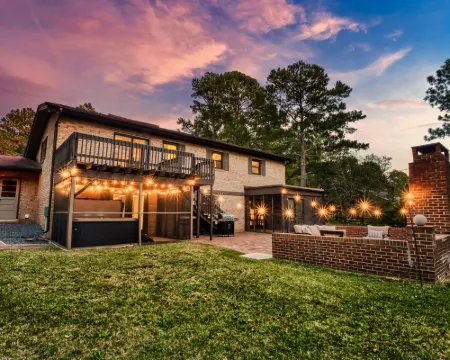 Tranquil Retreat w/ Hot Tub, Large Patio, 2 living rooms Hotel di Pinehurst