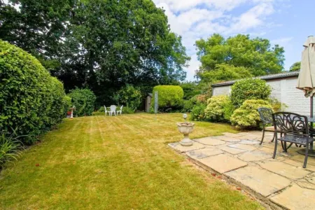 Cosy Seaside Cottage sleeps 6 pets welcome Отели в г. Бексхилл-он-Си