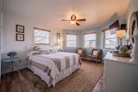 Private HGTV Inspired Beach Cottage Gorgeous 4 BR 2 BA Luxury Semi-Oceanfront