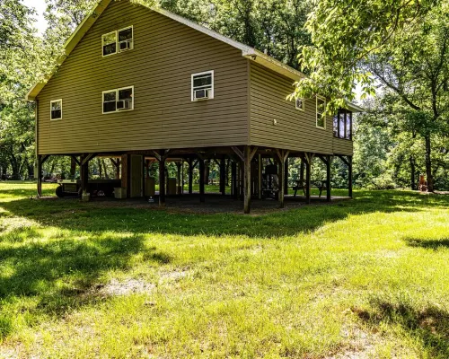 Waterfront Cabin - Family and Dog Friendly Hotels in Hardy County