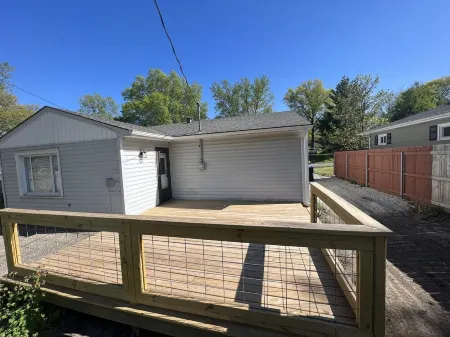 Newly remodeled 3br/1ba home~SW Topeka location~Sleeps 6 Отели в г. Shawnee County