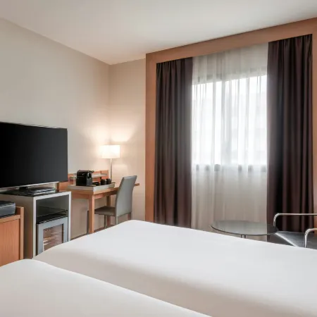 AC Hotel Sevilla Forum Отели рядом с достопримечательностью «Эсте»