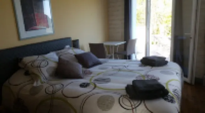 AU FIL DE L 'EAU, Cottage in southern Brittany, located along the RIA of Etel, Morbihan Hotels in Plouhinec