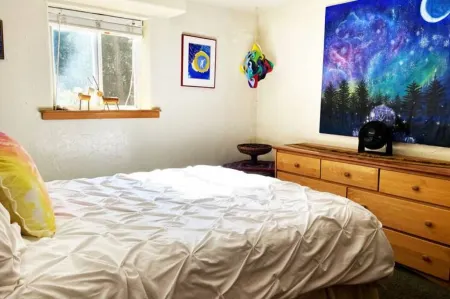 Cozy Fireplace, gorgeous view, ski country