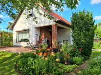 House in an oasis in Berlin with pool, garden, air-conditioning and fireplace Hotellit kohteessa Marzahn-Hellersdorf