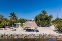 Private Oceanfront Home with 2024 Swim Spa , Paddle-Boards,Kayaks, & Bikes. - 비치
