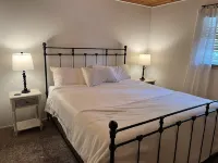 Cabin w/ Spa - minutes from the Lake, Kings Beach, Tahoe City & Ski Resorts Hotel in zona Patton Beach