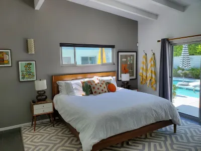 21 PALMS off of El Paseo Hotels near The Living Desert Zoo and Gardens