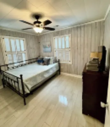 Half Shell Beach Cottage-One Block Easy Walk to Beach, Pet Friendly, Grill&Wifi