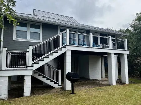 Sea Salt Cottage - Beach Front Neighborhood, Next to Downtown Restaurants