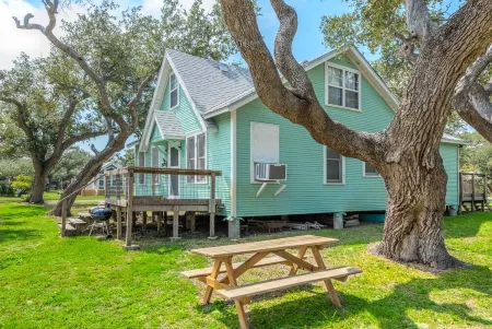 Updated Farm House on 1/2 Acre 1 Block From Aransas Bay