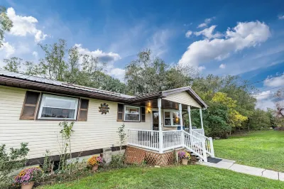 3br Cottage in Lansing bordering the New River Gorge National Park and Preserve Hotels near New River Gorge