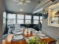 EZ Walk 2 Beach & Eats 2 Off Bay Badges Bikes Firepit Game Room Towels & Linens!
