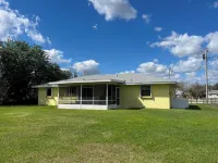 2 bedroom 2 bath single family home in Lake Placid FL. Located in Placid lakes - 3 estrellas