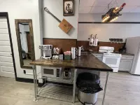 Large trail riders' retreat with personality, sleeps 12, minutes from trails