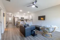 3Br Furnished Near McConnell AFB & Spirit Fast Wi‑Fi & Parking 위치타 호텔