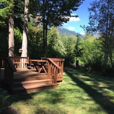 The River House:  A quiet getaway with Stunning Mountain views.