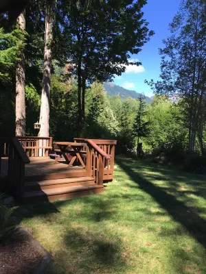 The River House:  A quiet getaway with Stunning Mountain views.