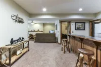 Elite Escape-2 POOLS, Splash Pad, PoolTable, Hot Tub, Patio w/Fire Pit+Fireplace