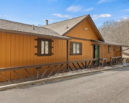 Sky High Retreat • Mountain Views • Hot Tub • Arcade Game Room • Pets OK• Skiing Hotels in Maggie Valley