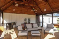 Luxury 7BR Equestrian Estate Farmhouse Near Tryon Equestrian Center/Lake Lure Hotels in Cooper Gap